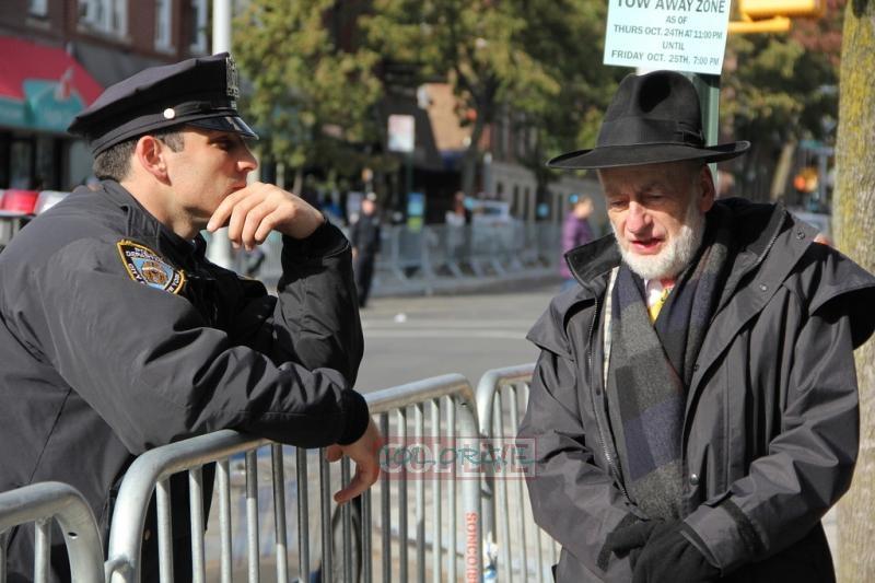 אובמה ביקר בשכונה החב"דית, החסידים הפגינו בעד רובשקין