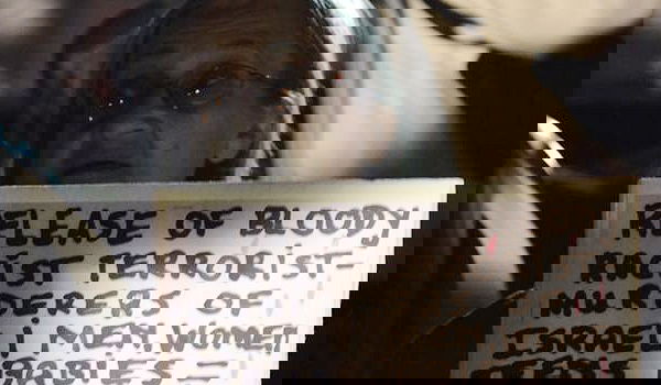 שחרור 26 המחבלים: המשפחות מוחות מול מחנה עופר