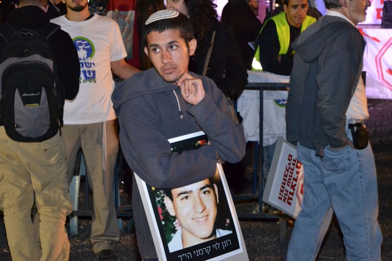 שחרור 26 המחבלים: המשפחות מוחות מול מחנה עופר