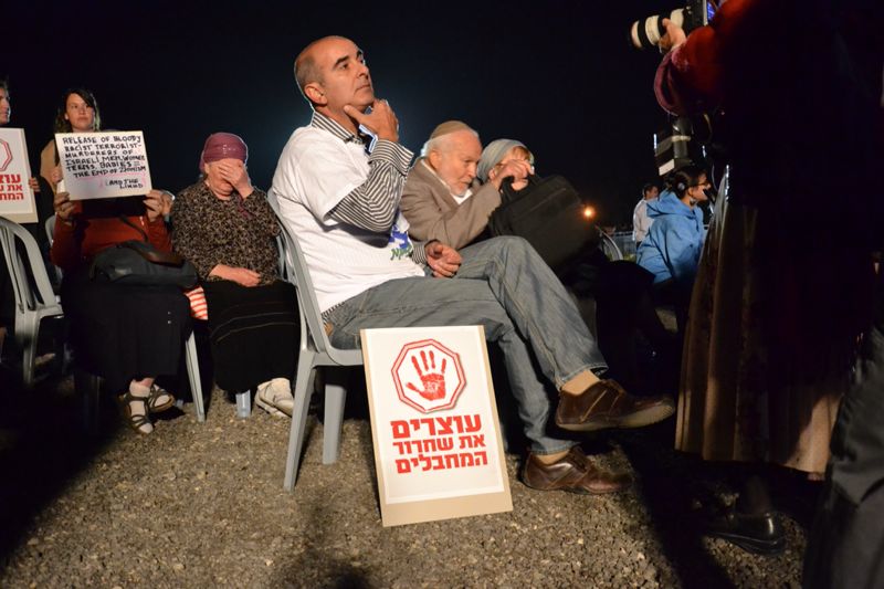 שחרור 26 המחבלים: המשפחות מוחות מול מחנה עופר