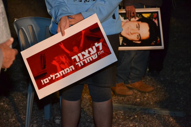 שחרור 26 המחבלים: המשפחות מוחות מול מחנה עופר