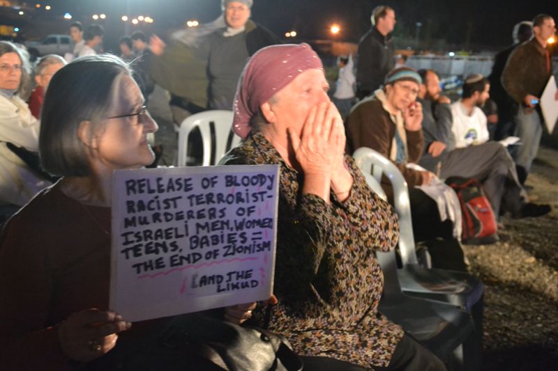 שחרור 26 המחבלים: המשפחות מוחות מול מחנה עופר