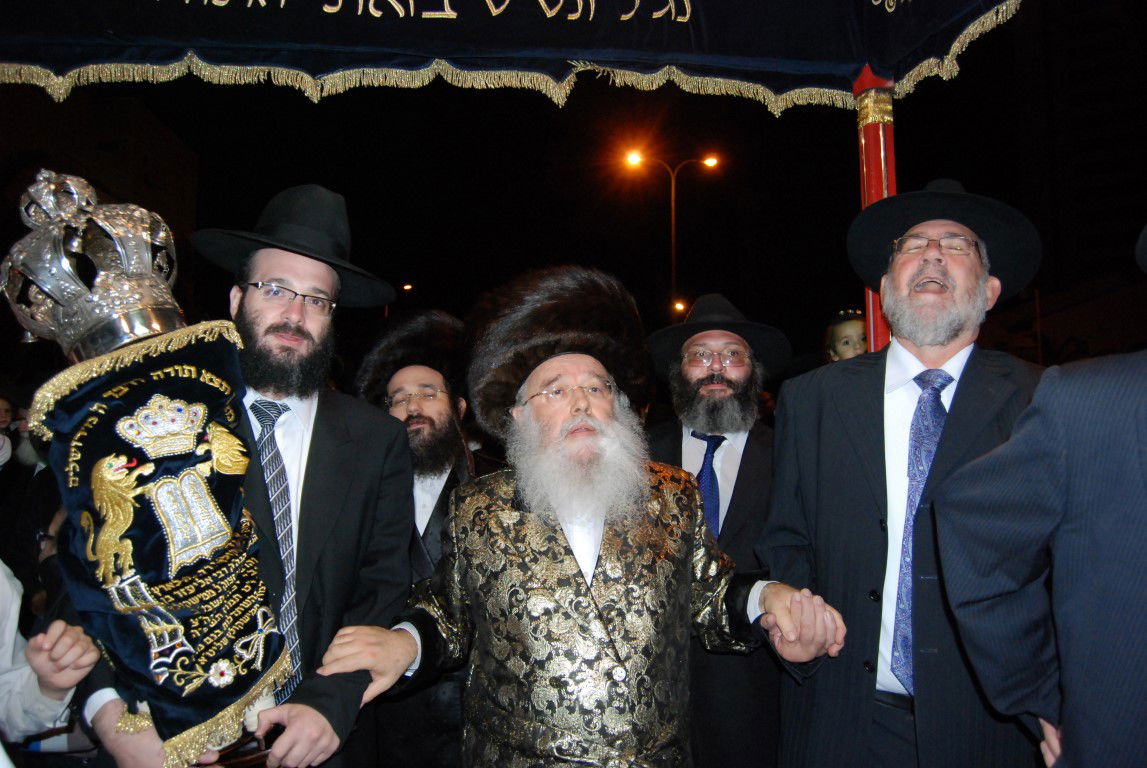 צפו: הכנסת ספר תורה וחנוכת בית מדרש במישקולץ