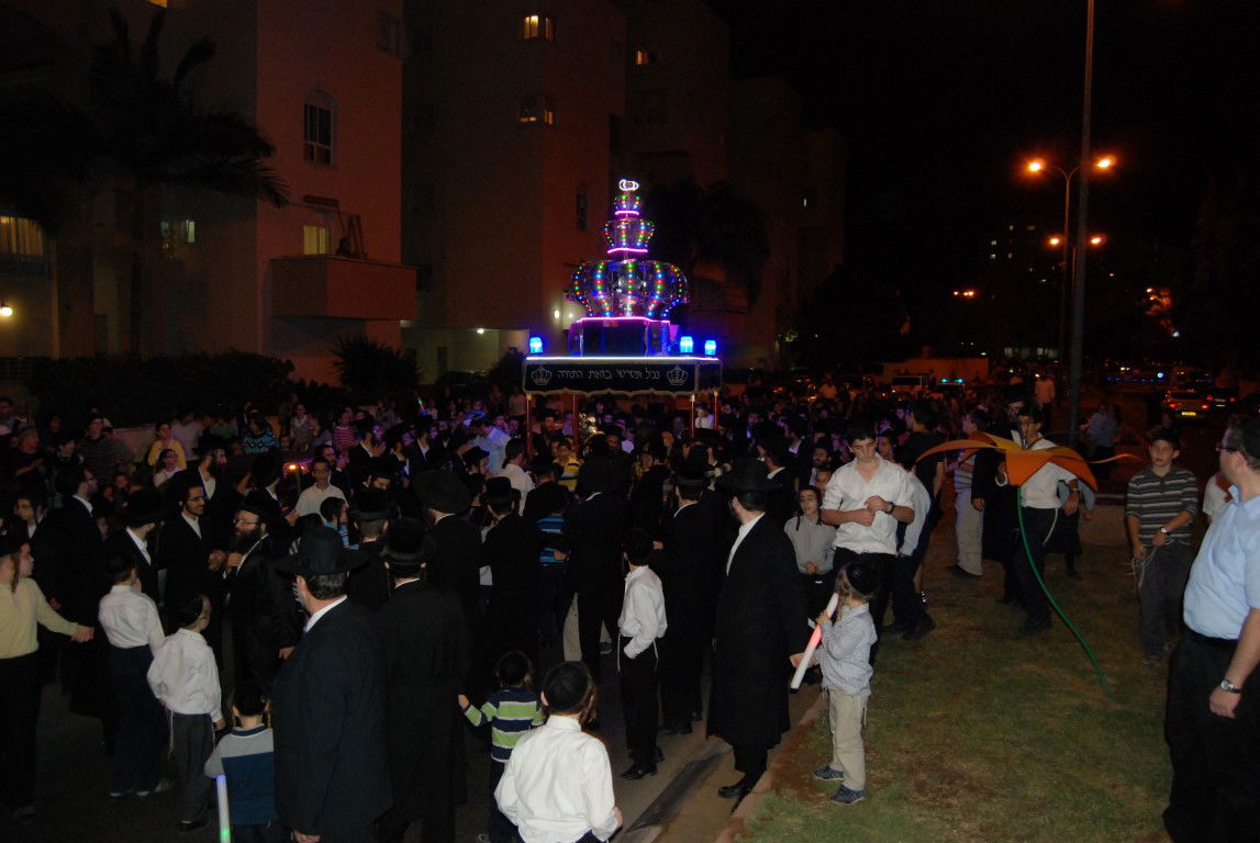 צפו: הכנסת ספר תורה וחנוכת בית מדרש במישקולץ