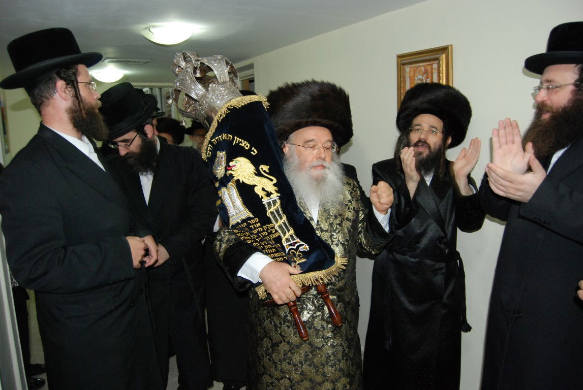 צפו: הכנסת ספר תורה וחנוכת בית מדרש במישקולץ