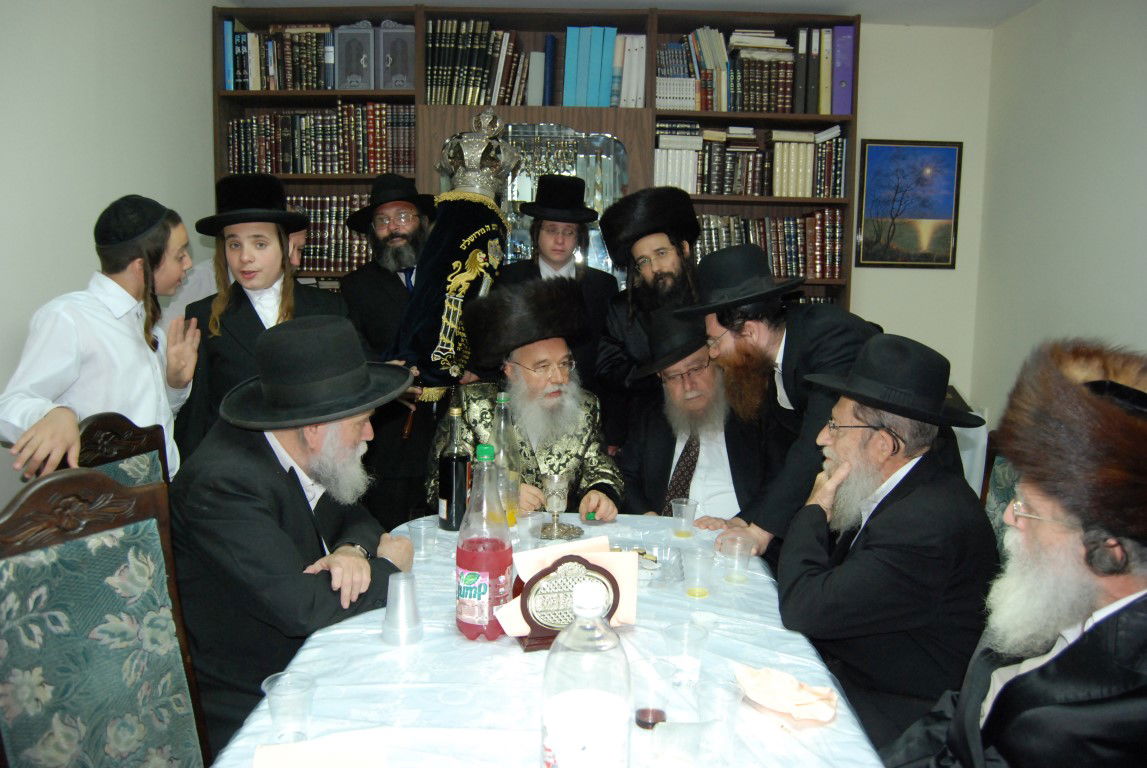 צפו: הכנסת ספר תורה וחנוכת בית מדרש במישקולץ