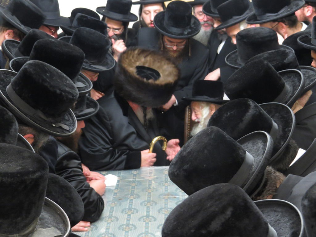 האדמו"ר מויז'ניץ ביקר אצל האדמו"ר מסקולען • גלריה