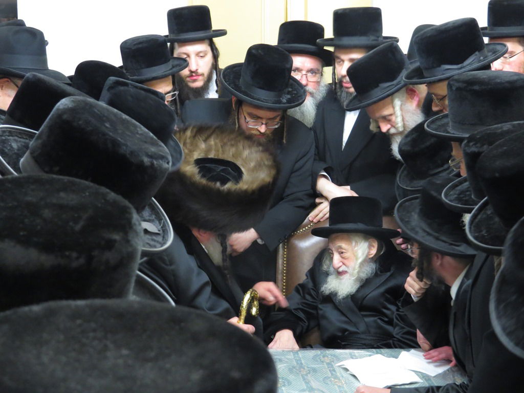 האדמו"ר מויז'ניץ ביקר אצל האדמו"ר מסקולען • גלריה