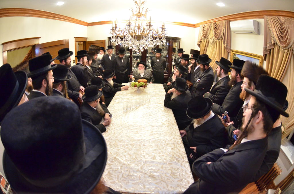 מסע האדמו"ר מויז'ניץ לקנדה: פגישה מרטיטה עם הרבי מטהאש