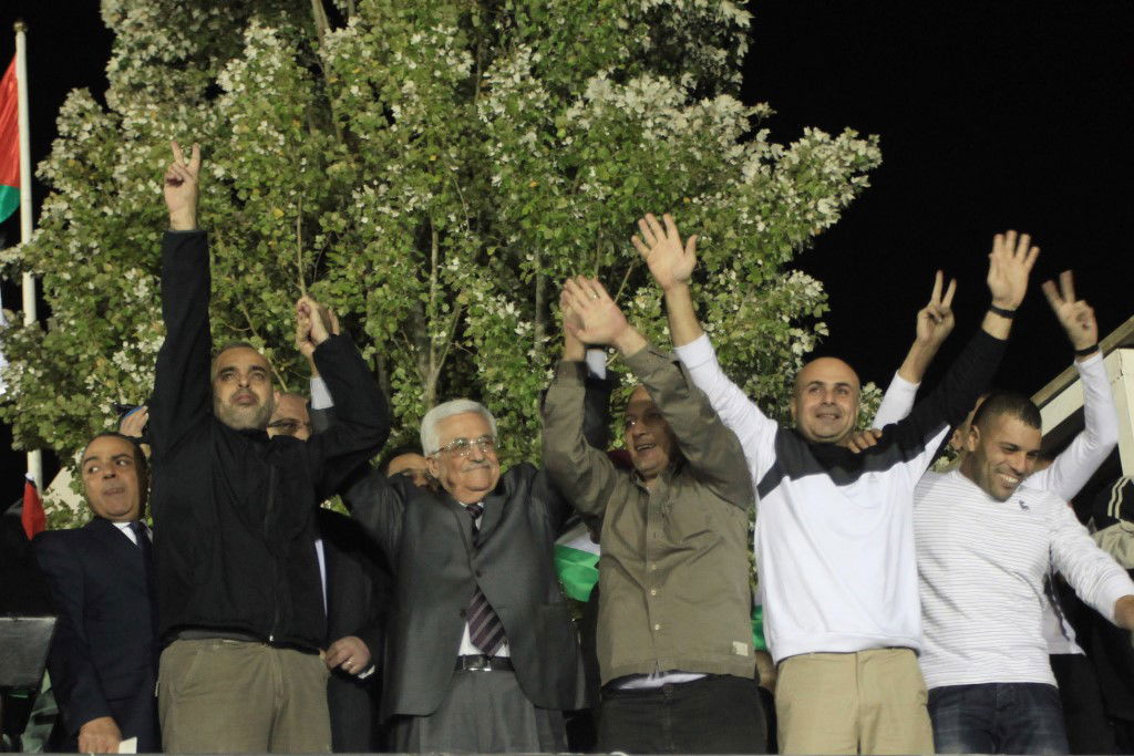 מאות מפגינים ו-26 מחבלים משוחררים • גלריה