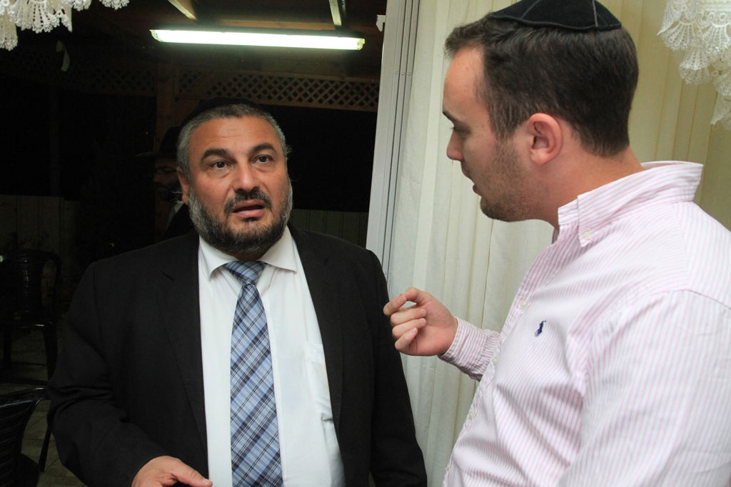 בית שמש: משה אבוטבול הכניס ספר תורה • גלריה