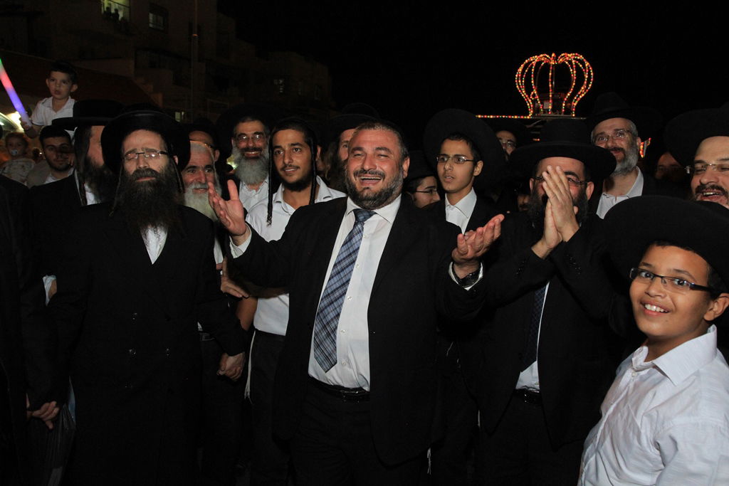 בית שמש: משה אבוטבול הכניס ספר תורה • גלריה