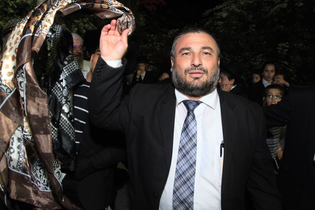 בית שמש: משה אבוטבול הכניס ספר תורה • גלריה