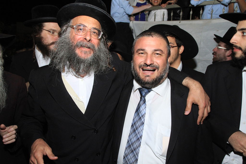 בית שמש: משה אבוטבול הכניס ספר תורה • גלריה