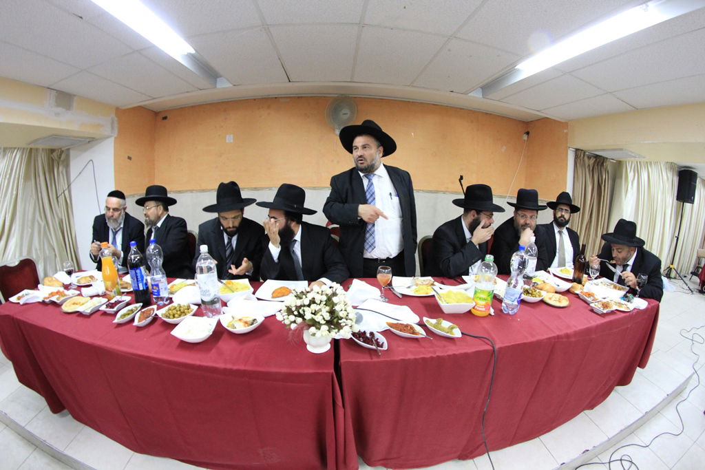 בית שמש: משה אבוטבול הכניס ספר תורה • גלריה