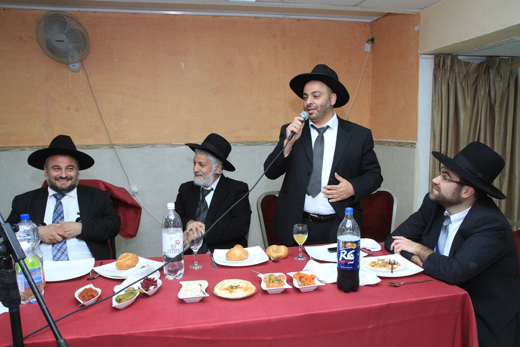 בית שמש: משה אבוטבול הכניס ספר תורה • גלריה