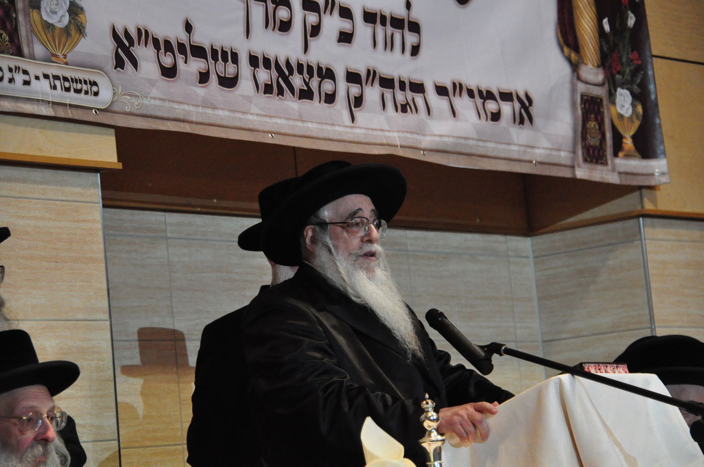 גלריה: ביקור הבזק של האדמו"ר מצאנז במנצ'סטר