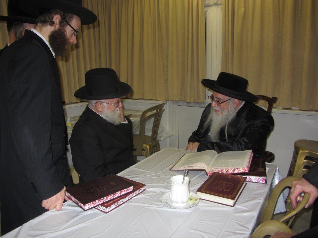 גלריה: ביקור הבזק של האדמו"ר מצאנז במנצ'סטר