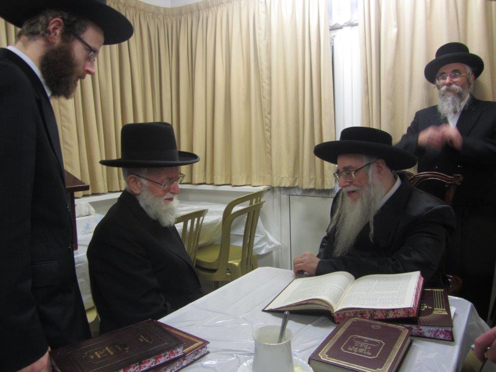 גלריה: ביקור הבזק של האדמו"ר מצאנז במנצ'סטר