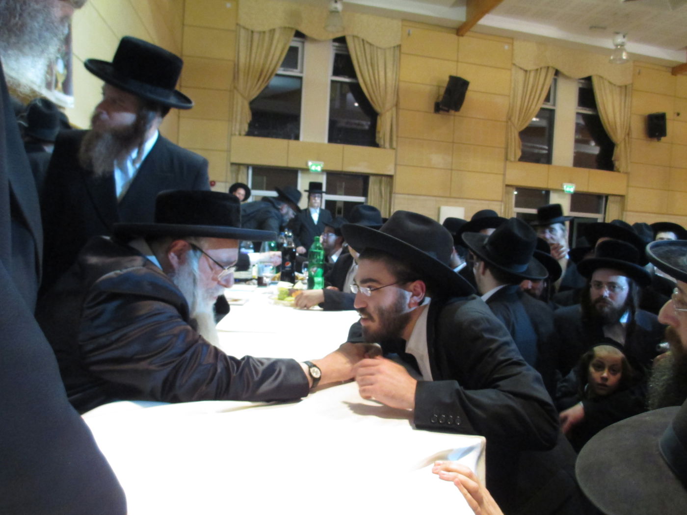 גלריה: ביקור הבזק של האדמו"ר מצאנז במנצ'סטר