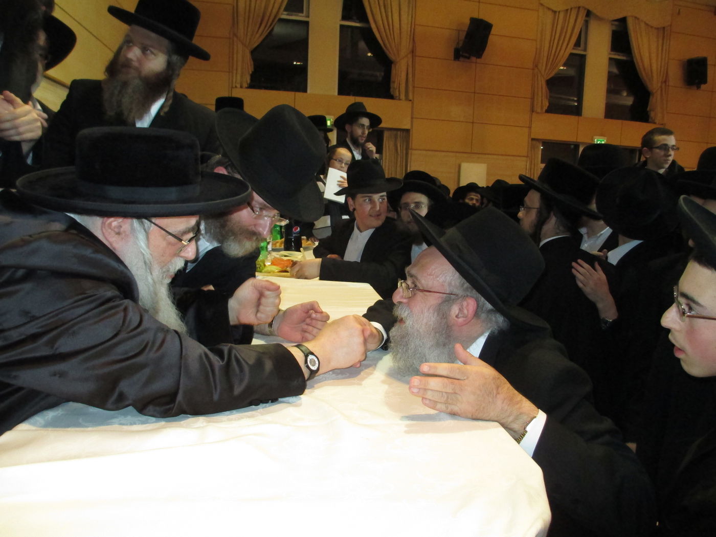 גלריה: ביקור הבזק של האדמו"ר מצאנז במנצ'סטר