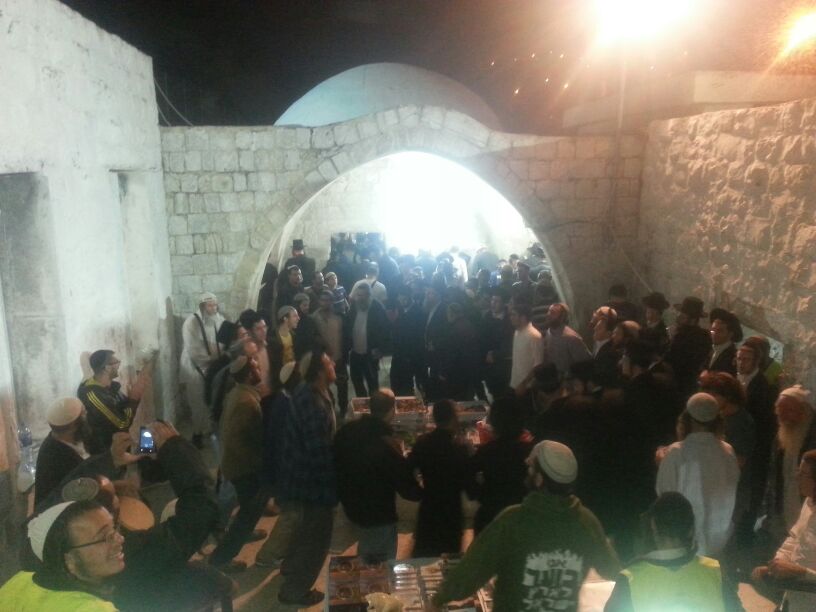 2,500 איש התפללו בקבר יוסף • תיעוד