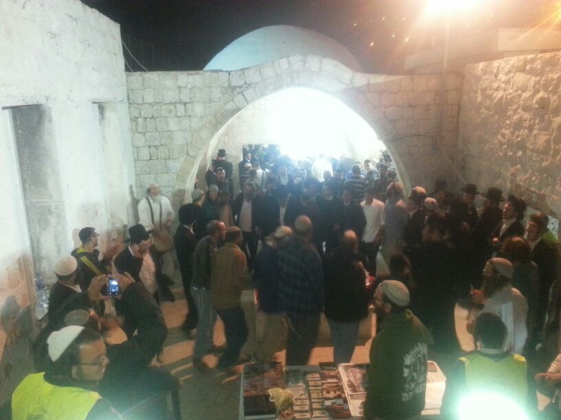 2,500 איש התפללו בקבר יוסף • תיעוד