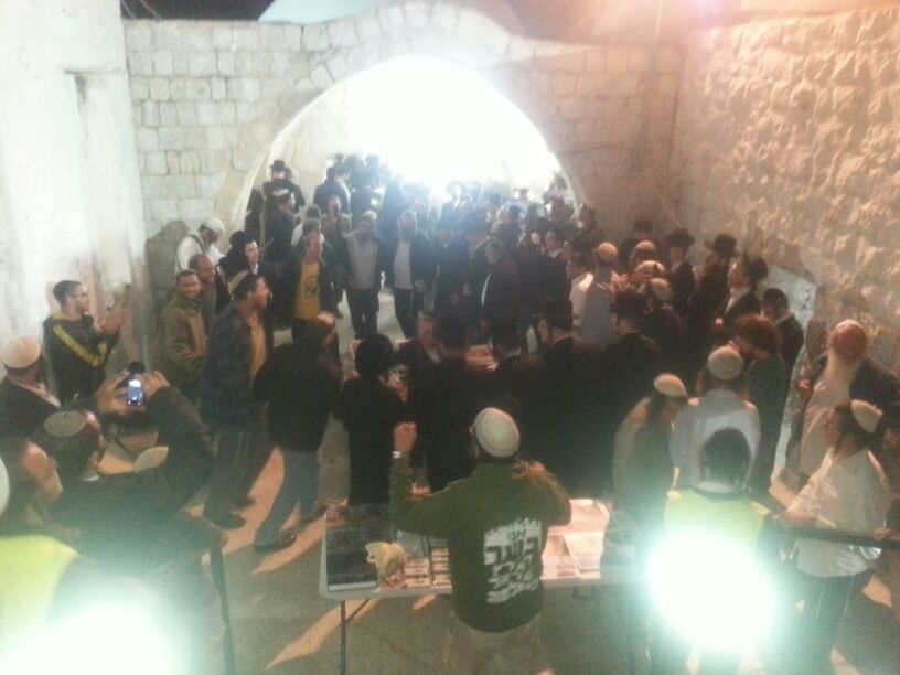 2,500 איש התפללו בקבר יוסף • תיעוד