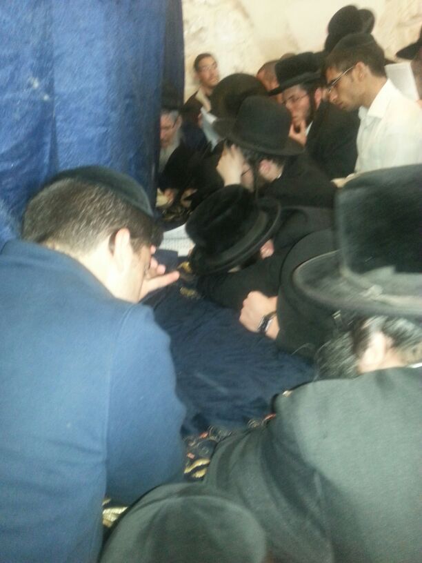 2,500 איש התפללו בקבר יוסף • תיעוד