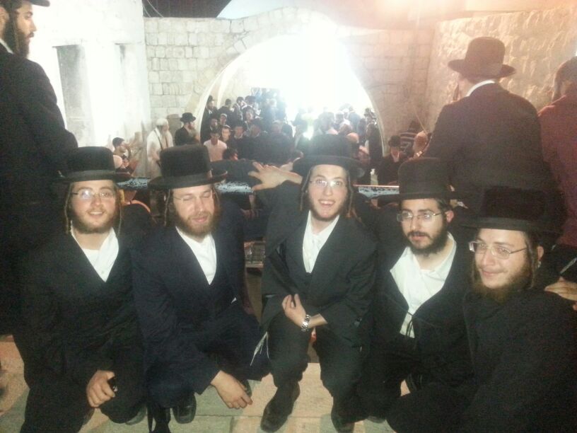 2,500 איש התפללו בקבר יוסף • תיעוד