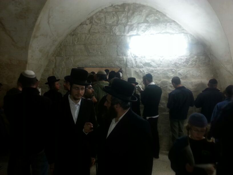 2,500 איש התפללו בקבר יוסף • תיעוד