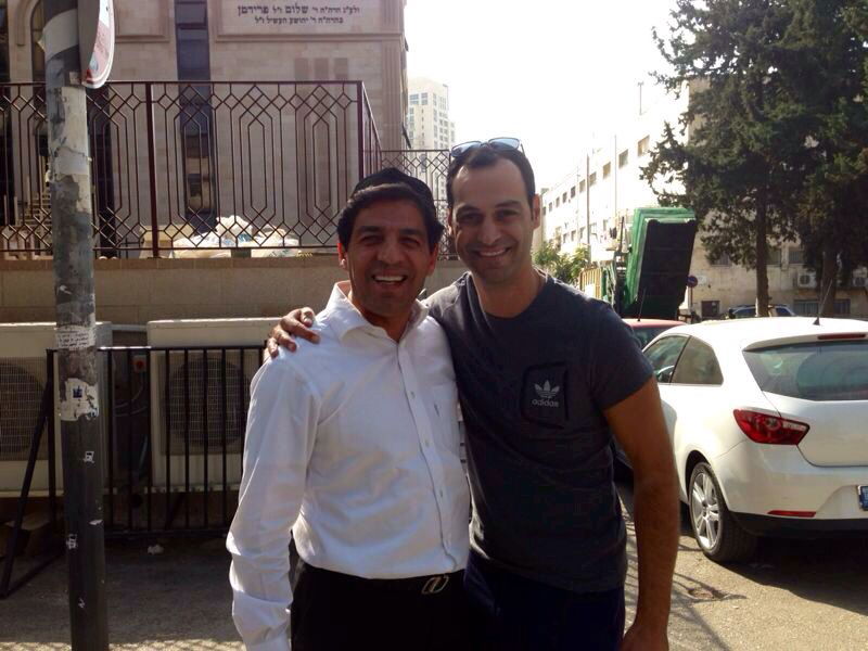 סביליה עם עוזרו של הרב - מרדכי חסידים