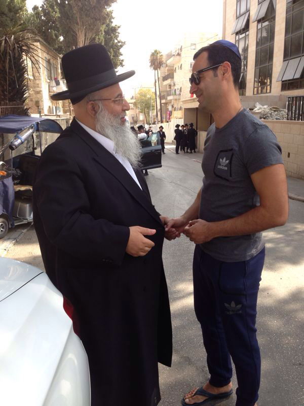 צפו: ניר סביליה מקבל את ברכת המקובל