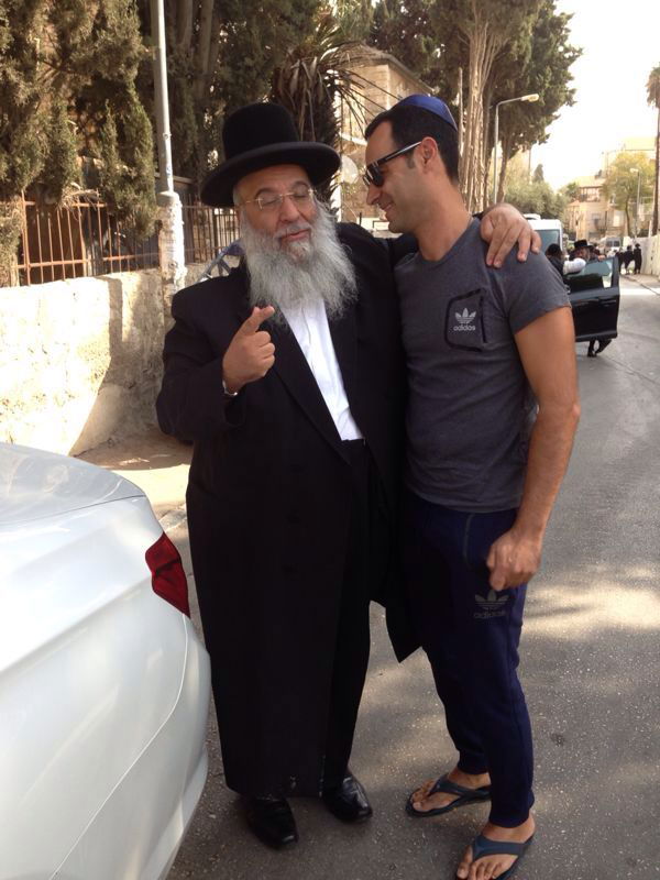 צפו: ניר סביליה מקבל את ברכת המקובל