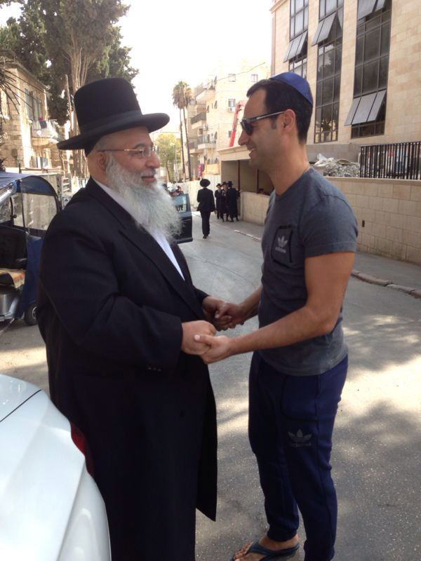 צפו: ניר סביליה מקבל את ברכת המקובל