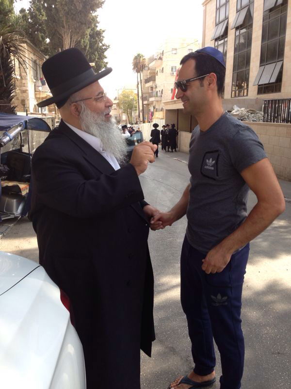 צפו: ניר סביליה מקבל את ברכת המקובל