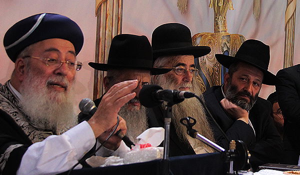 דרעי (מימין) והרב עמאר (משמאל) הערב