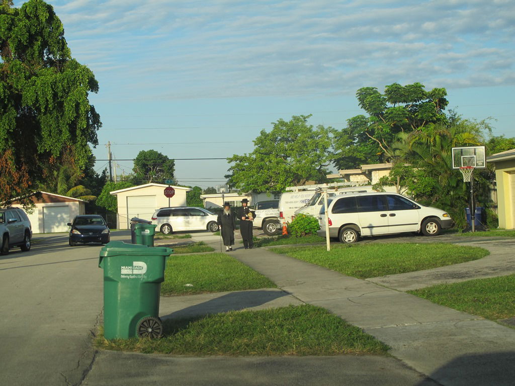צפו: הרבי מסאטמר נופש ומטייל בפלורידה