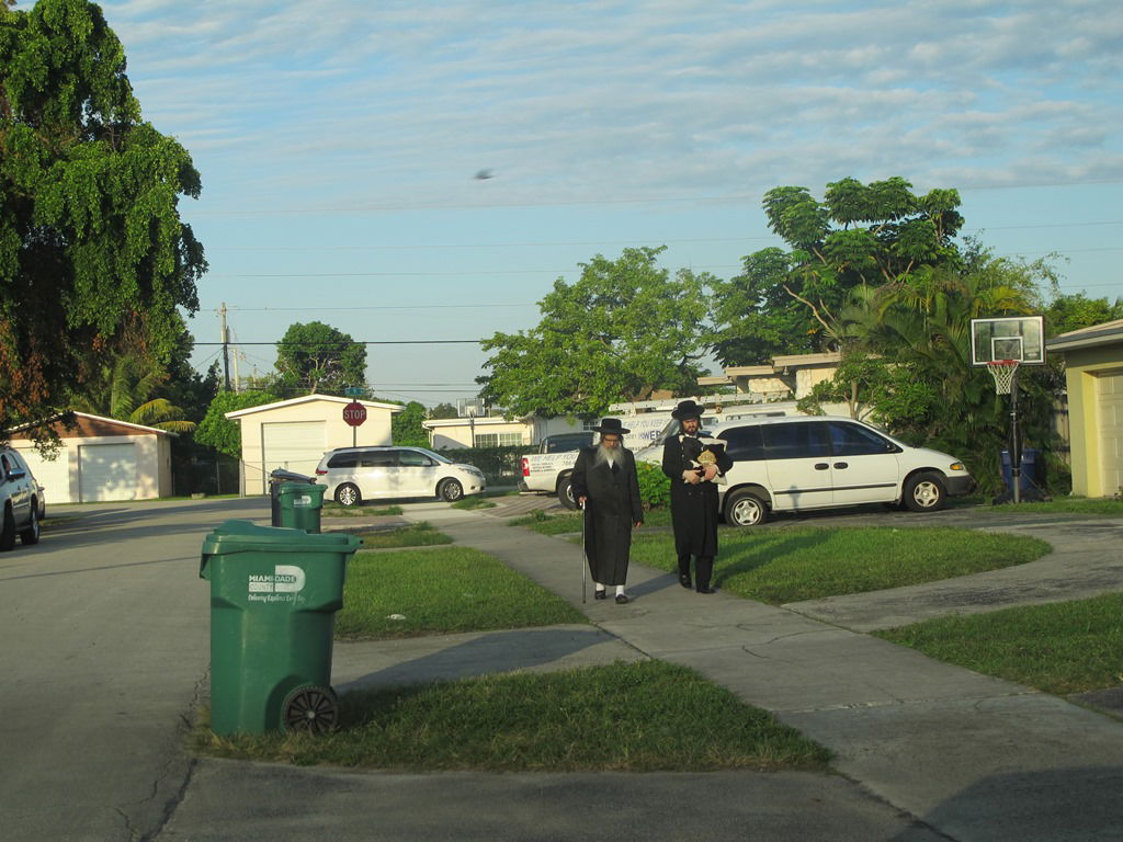 צפו: הרבי מסאטמר נופש ומטייל בפלורידה