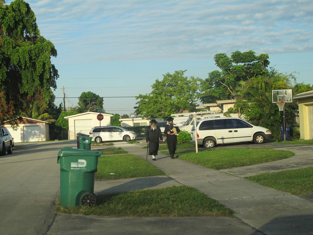 צפו: הרבי מסאטמר נופש ומטייל בפלורידה