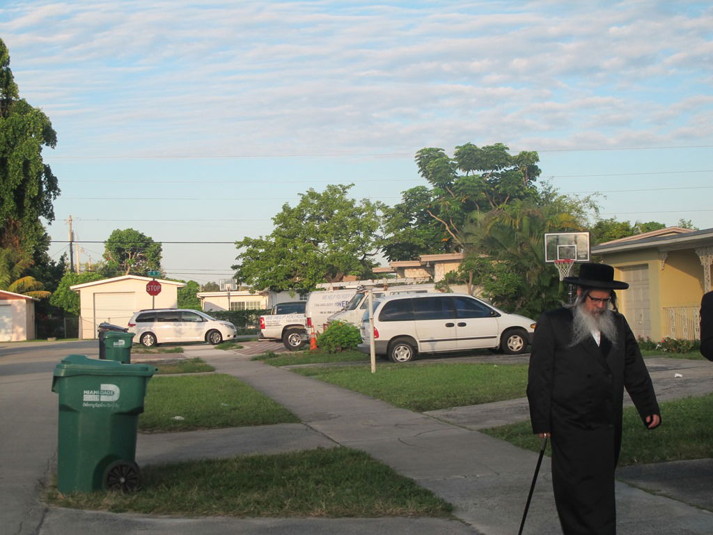 צפו: הרבי מסאטמר נופש ומטייל בפלורידה
