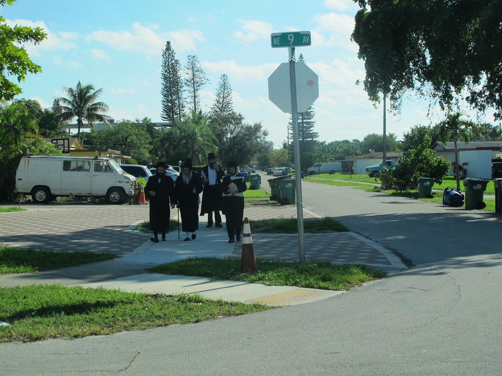 צפו: הרבי מסאטמר נופש ומטייל בפלורידה