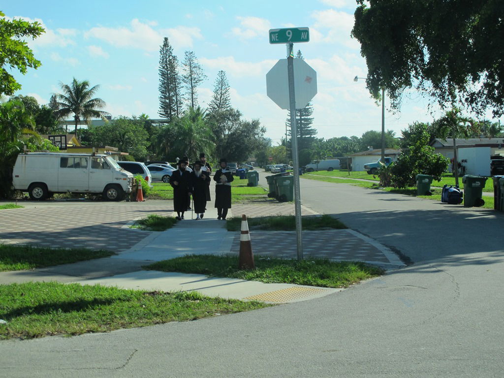 צפו: הרבי מסאטמר נופש ומטייל בפלורידה