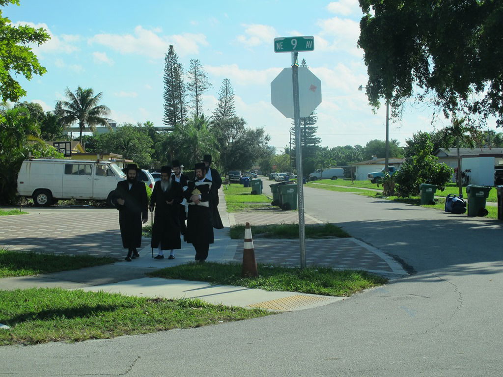צפו: הרבי מסאטמר נופש ומטייל בפלורידה