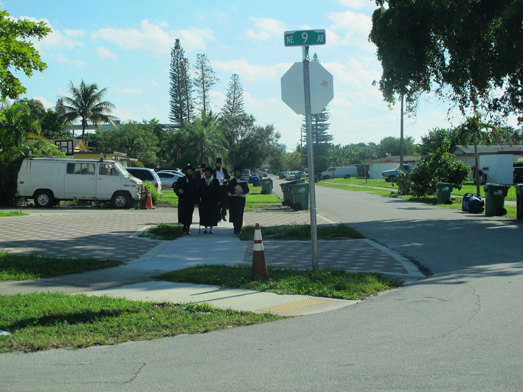 צפו: הרבי מסאטמר נופש ומטייל בפלורידה