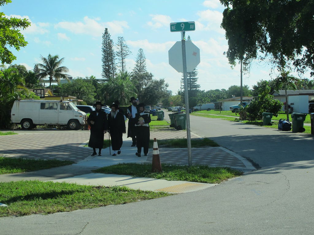 צפו: הרבי מסאטמר נופש ומטייל בפלורידה