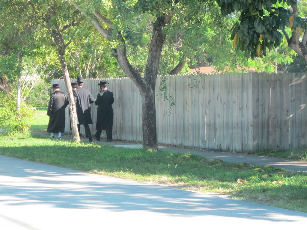צפו: הרבי מסאטמר נופש ומטייל בפלורידה