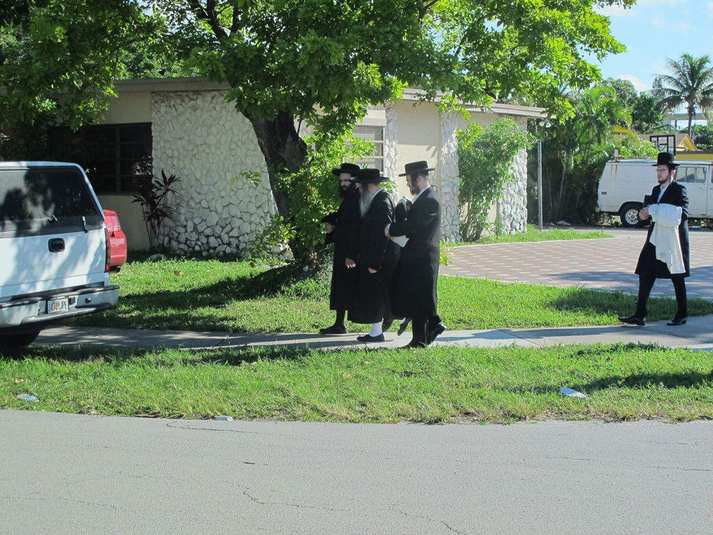 צפו: הרבי מסאטמר נופש ומטייל בפלורידה