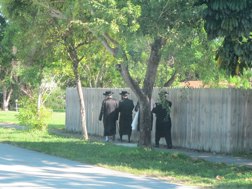 צפו: הרבי מסאטמר נופש ומטייל בפלורידה