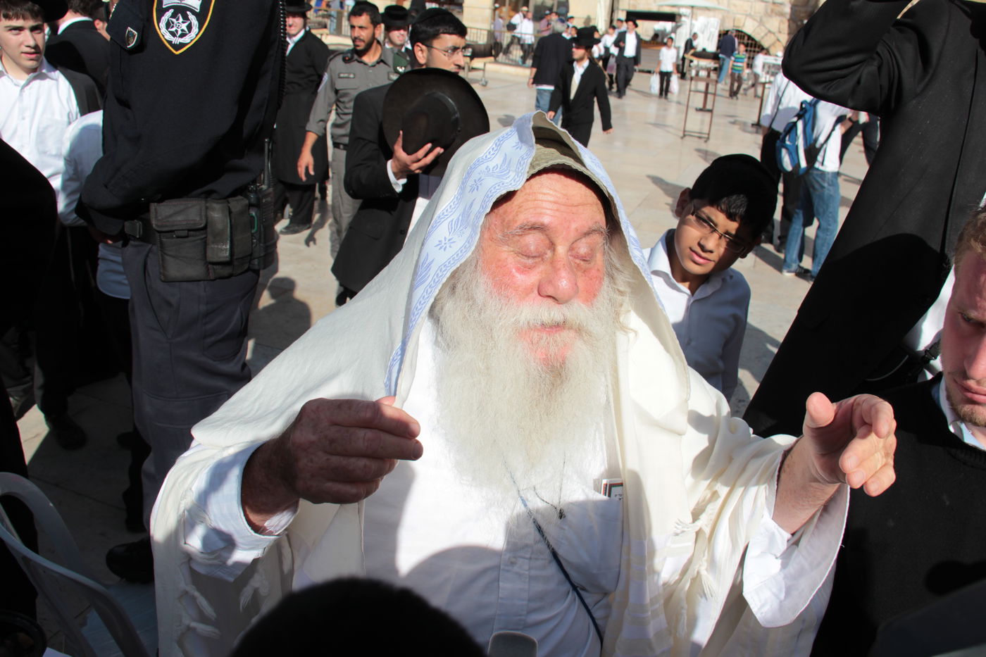 'נשות הכותל' הקדימו את בואן והשתלטו על הרחבה